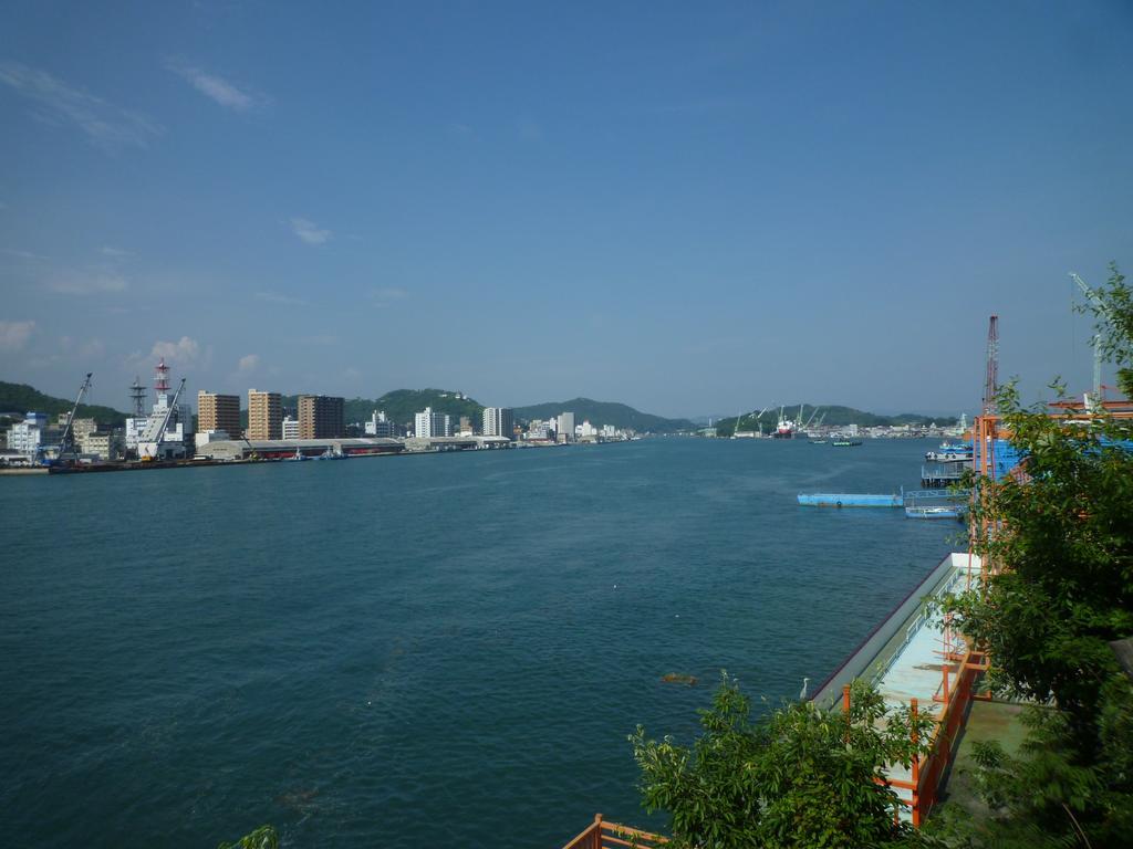 Sea Side Hostel Light House Onomichi Bagian luar foto